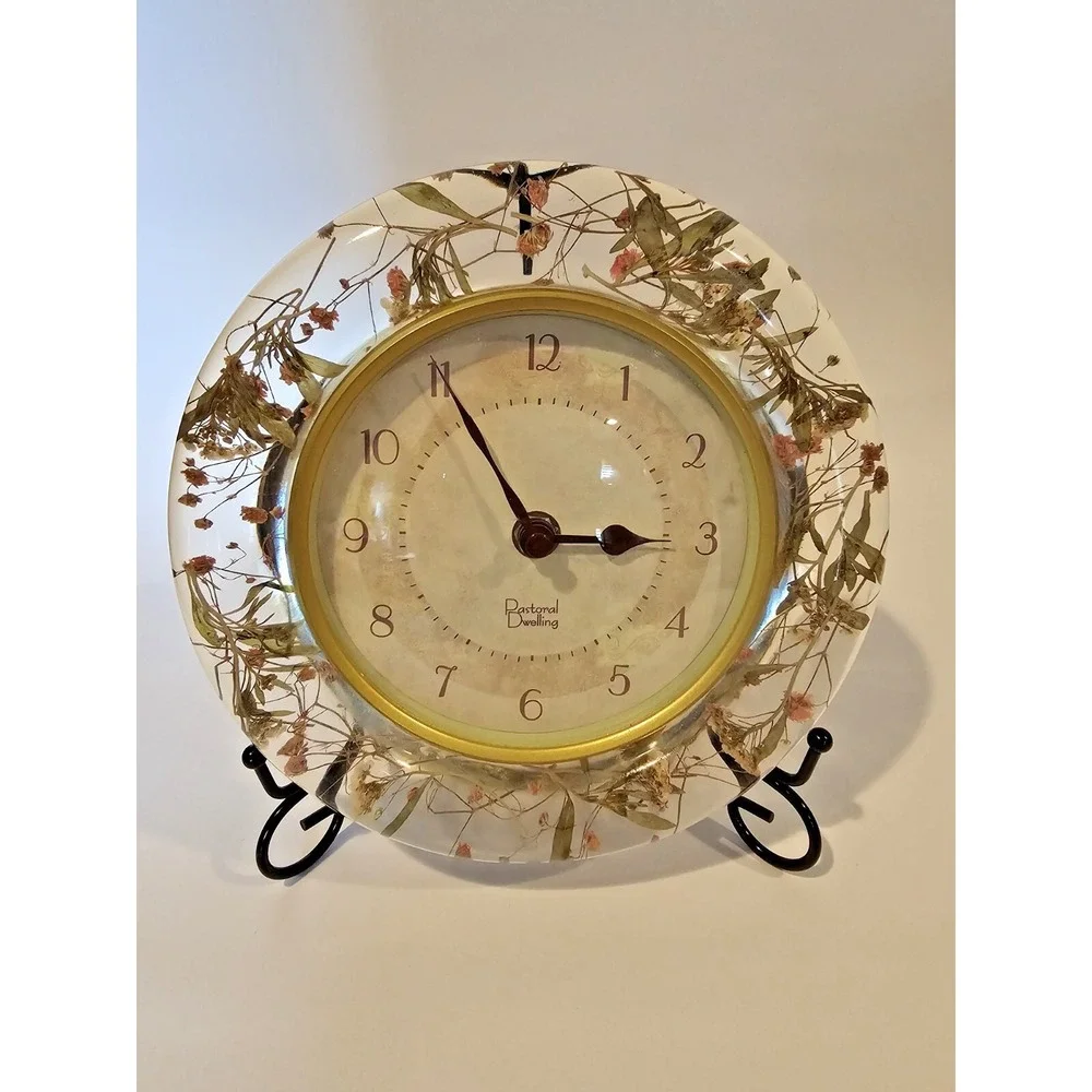 Vintage Pastoral Dwelling Quartz Wall Clock Acrylic Resin Lucite Dried Flowers